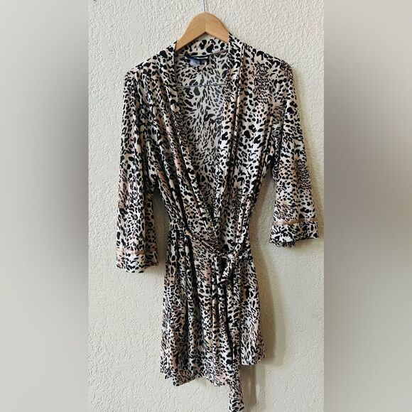 Studio Donatella Leopard Print Robe Sz L/XL NWOT - Picture 2 of 4